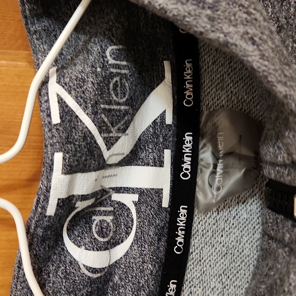 Calvin Klein Half Zip Crop Sweatshirt with drawstring waist, Logo on sleeve XL - Picture 5 of 9